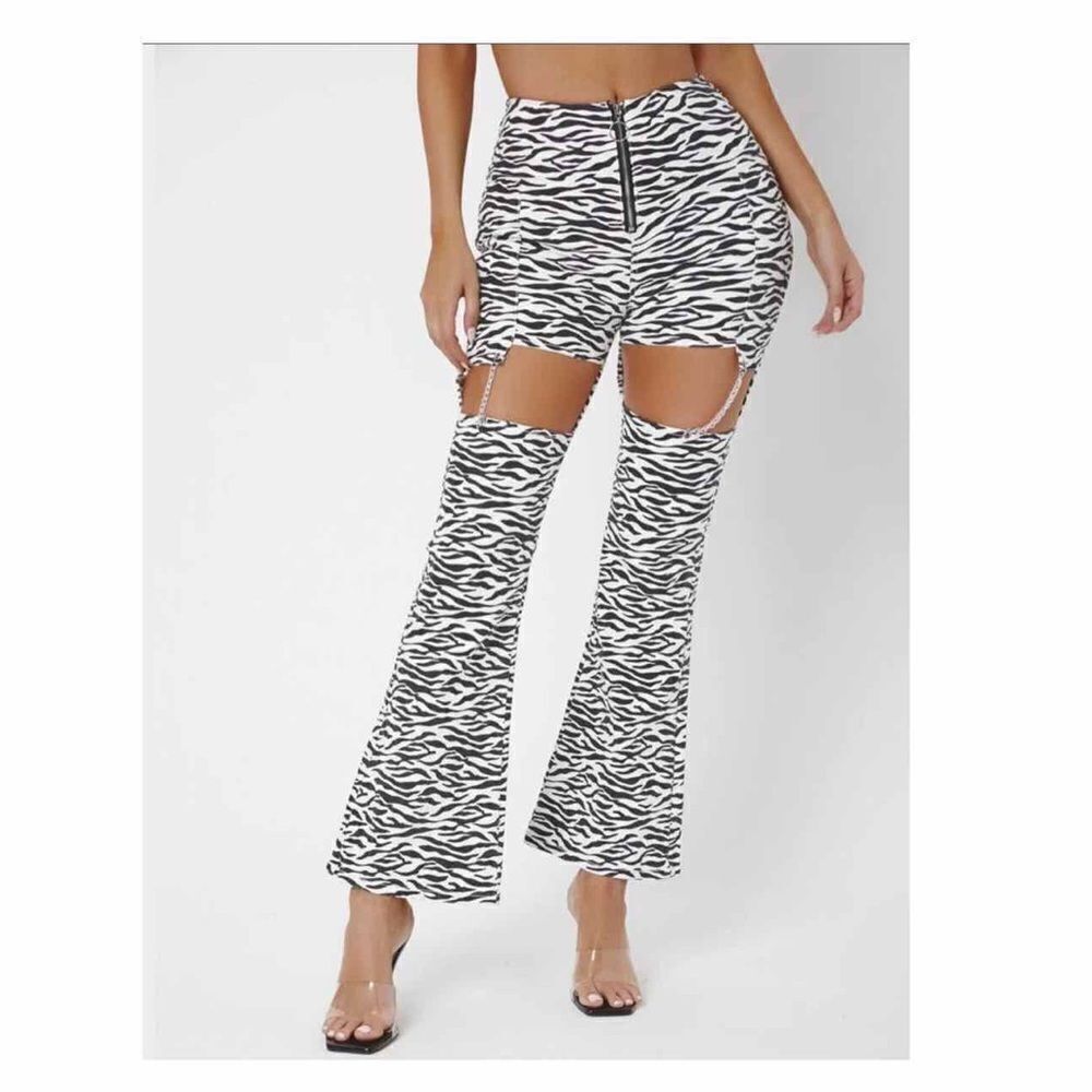 Zebra Print Cut Out Detail Jeans - Picture 8 of 9
